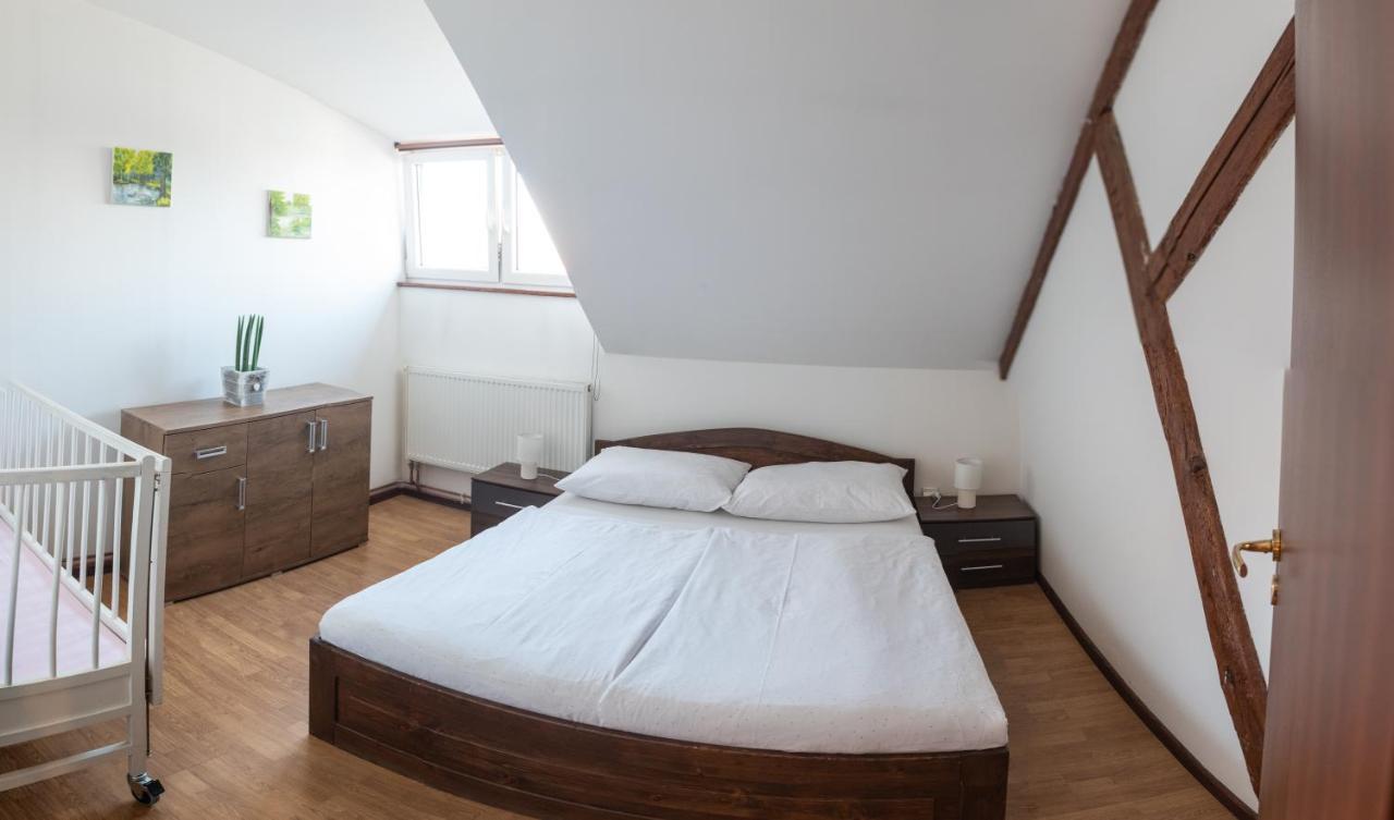 Podkrovni Apartman S Vyhledem Na Namesti Lomnice nad Lužnicí Bagian luar foto