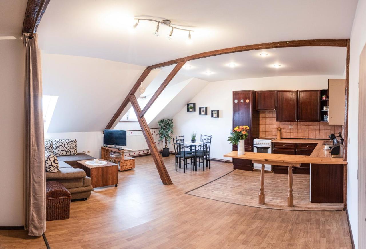 Podkrovni Apartman S Vyhledem Na Namesti Lomnice nad Lužnicí Bagian luar foto