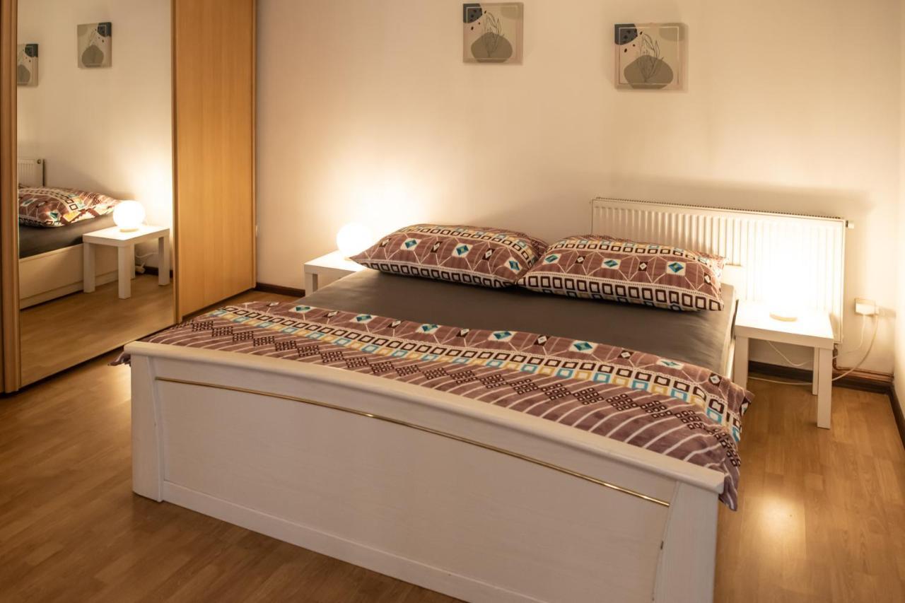 Podkrovni Apartman S Vyhledem Na Namesti Lomnice nad Lužnicí Bagian luar foto