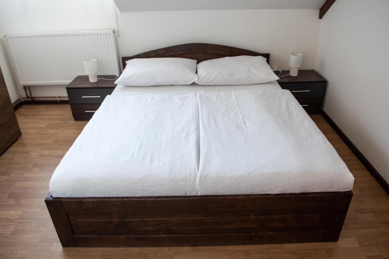 Podkrovni Apartman S Vyhledem Na Namesti Lomnice nad Lužnicí Bagian luar foto