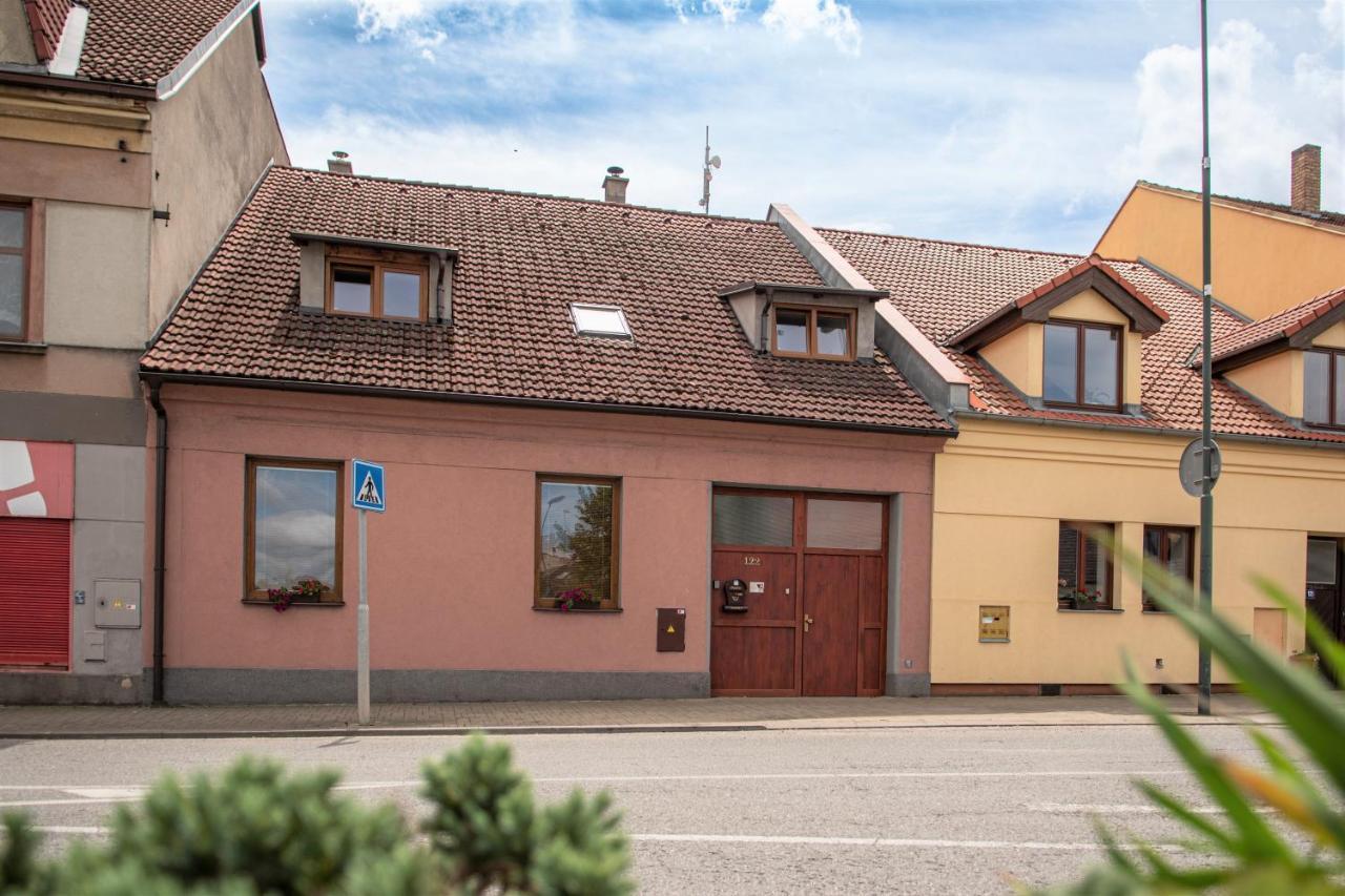 Podkrovni Apartman S Vyhledem Na Namesti Lomnice nad Lužnicí Bagian luar foto